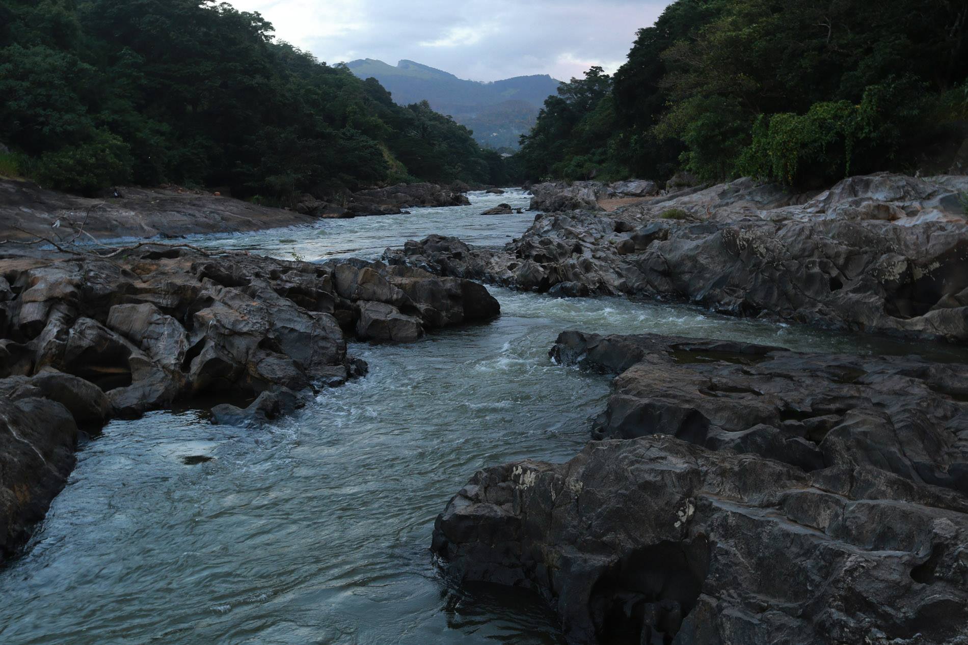 Mahaweli river at its narrowest point at Gannoruwa, with the Hanthana massif in the distant